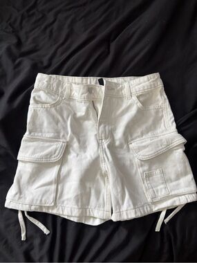H&M White Cargo Women’s Shorts - Casual Utility Style